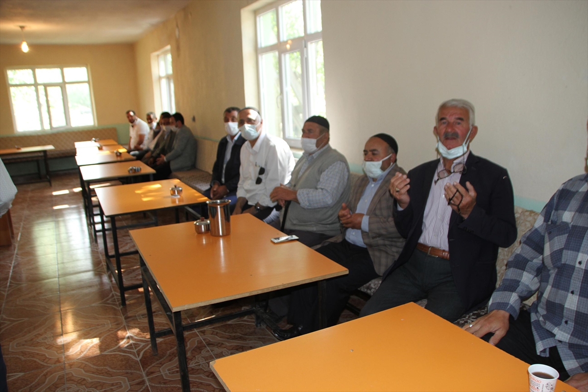 88 yıllık ömrünün 64 yılını mahalle muhtarı olarak geçiren Reşit Kardan vefat etti