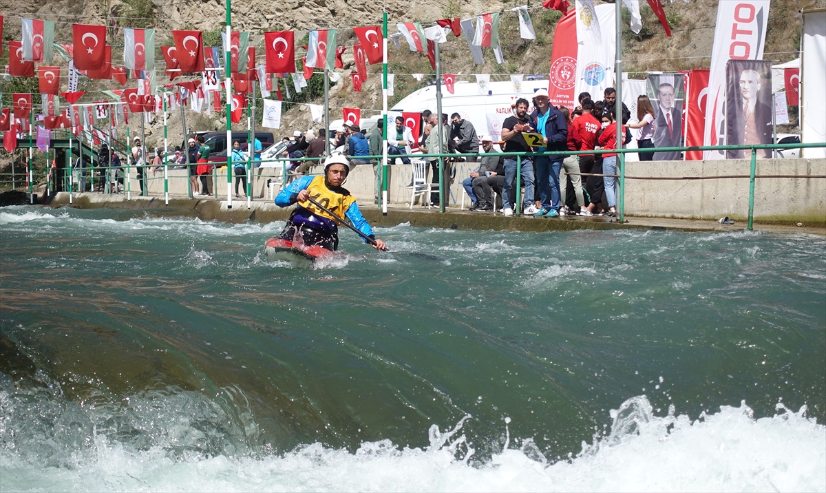 Akarsu Kano Slalom Türkiye Kupası yarışları Artvin'de sona erdi