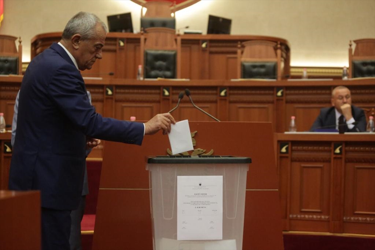 Arnavutluk Meclisi, Cumhurbaşkanı Meta'nın görevden alınmasına yönelik talebi onayladı