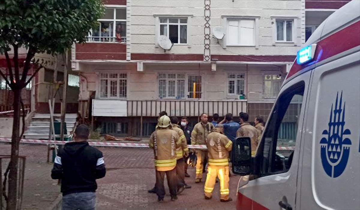 Bahçelievler'de merdiven çökmesi sonucu 2 kişi yaralandı