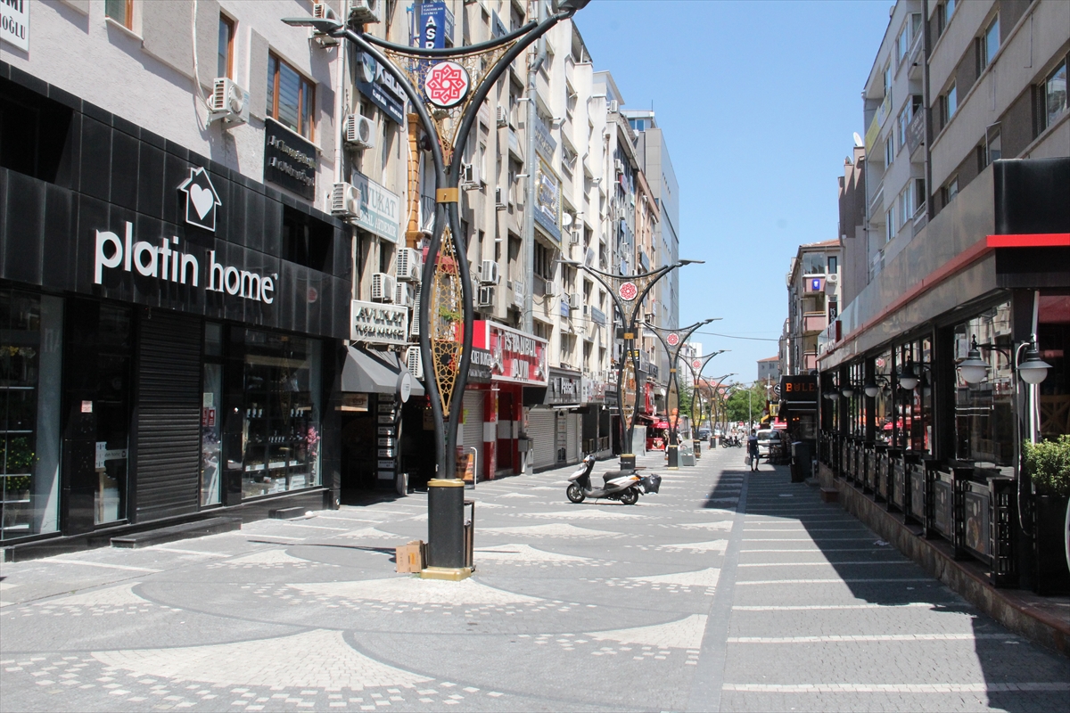 Bursa ve çevre illerde sokağa çıkma kısıtlaması nedeniyle sessizlik hakim
