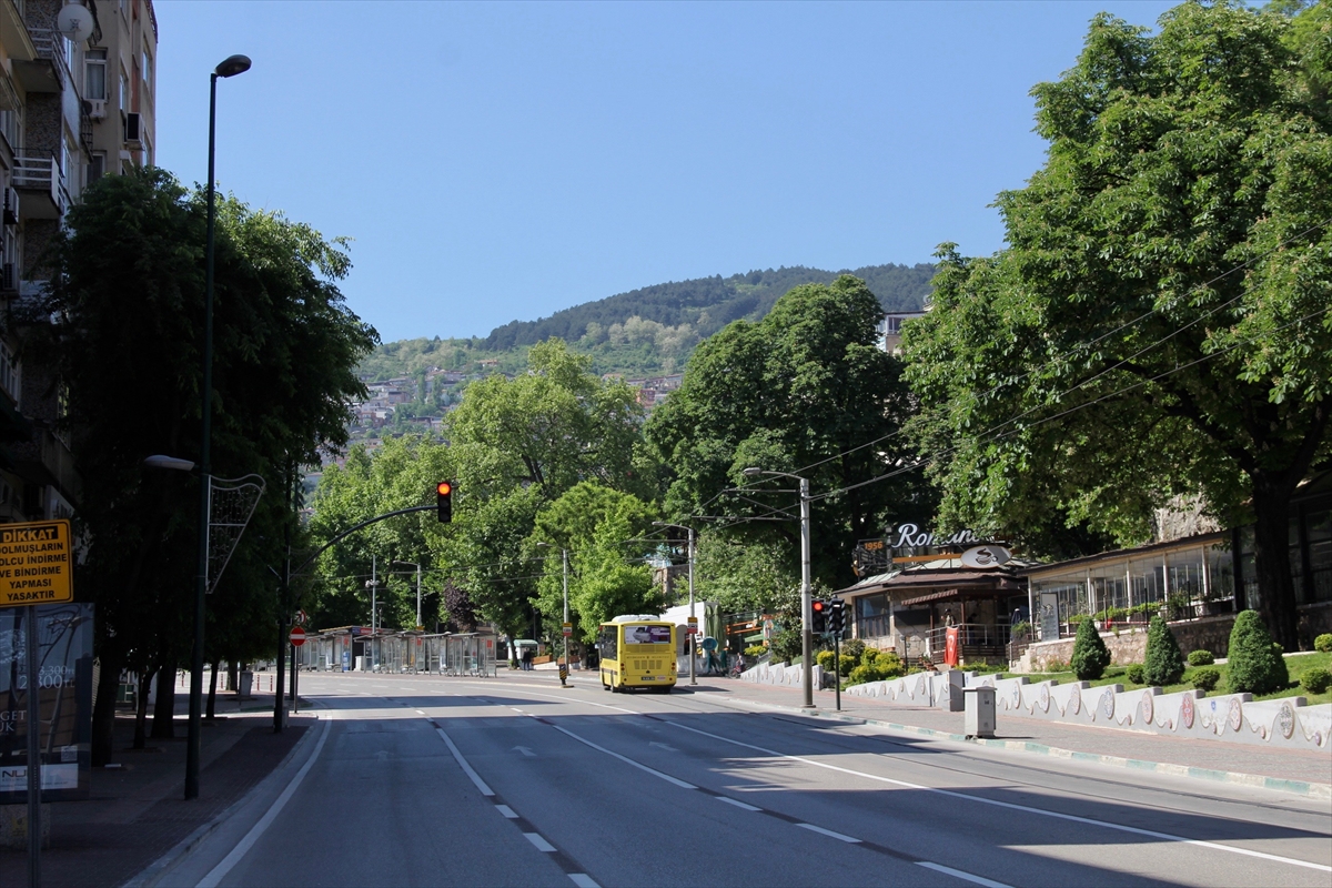 Bursa ve çevre illerde sokağa çıkma kısıtlaması nedeniyle sessizlik hakim
