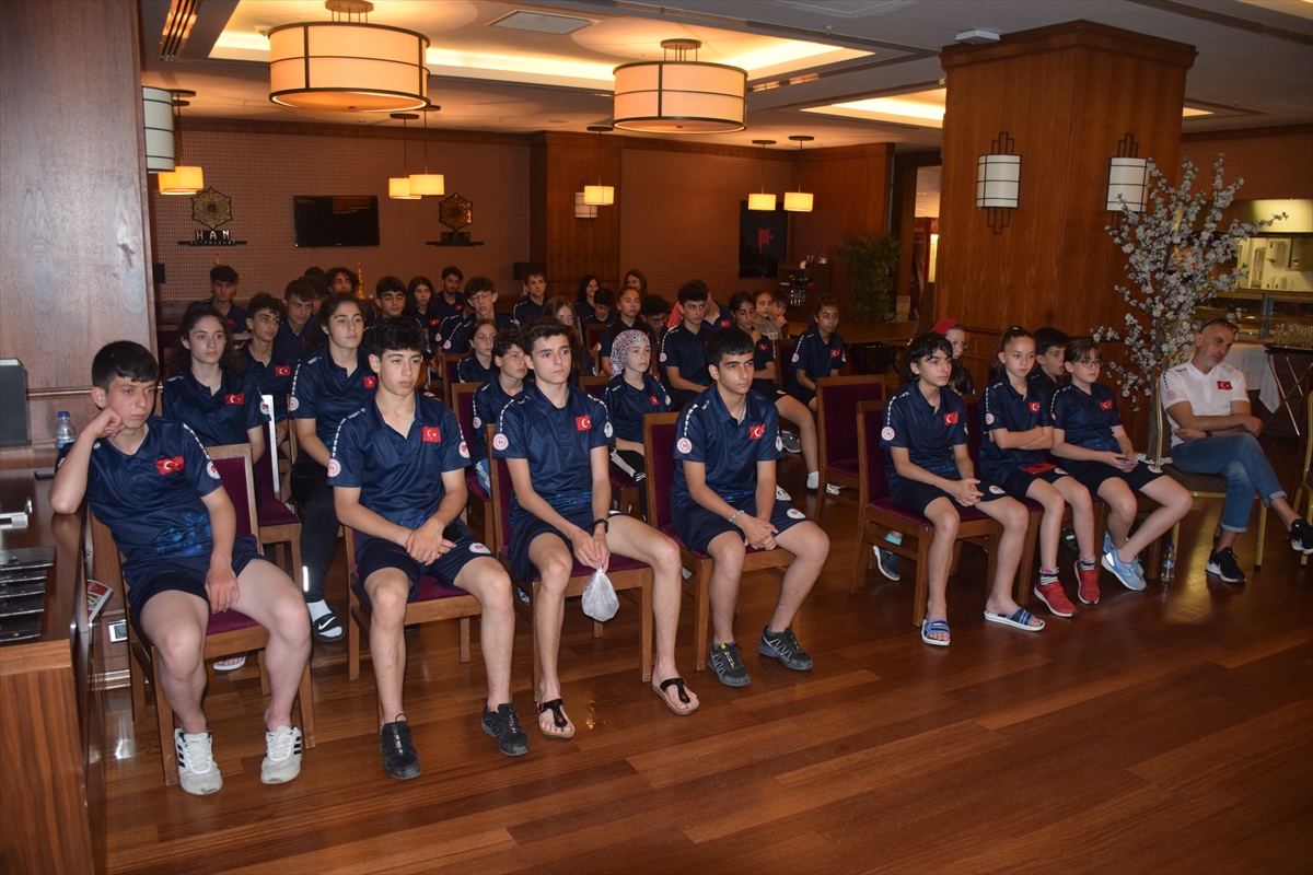 Dünya Serbest Dalış Rekortmeni Koçak, Short Track Milli Takımı'yla motivasyon seminerinde buluştu: