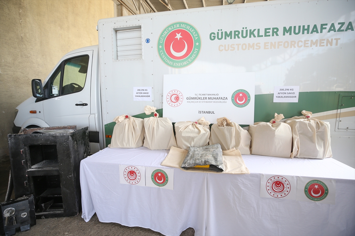 Gümrük muhafaza ekiplerinden Şırnak ve İstanbul'da uyuşturucu operasyonu