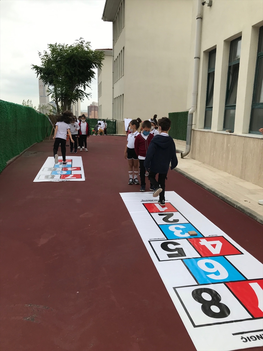 İstanbul Milli Eğitim Müdürü Levent Yazıcı Ataşehir'de okul yaz etkinliğine katıldı
