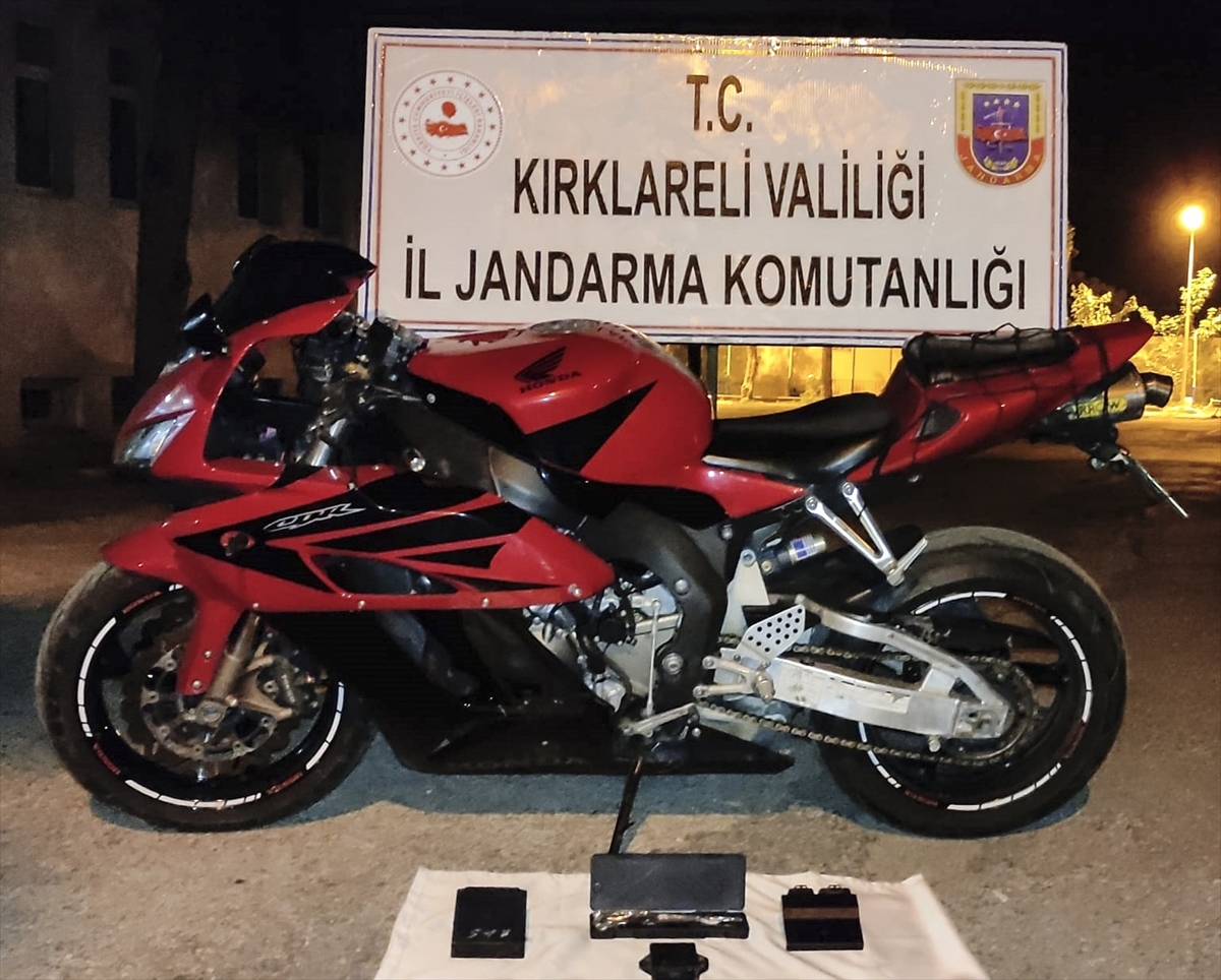 Kırklareli'nde 210 bin liralık motosikleti plakalarını değiştirip yurda sokan şüpheli yakalandı
