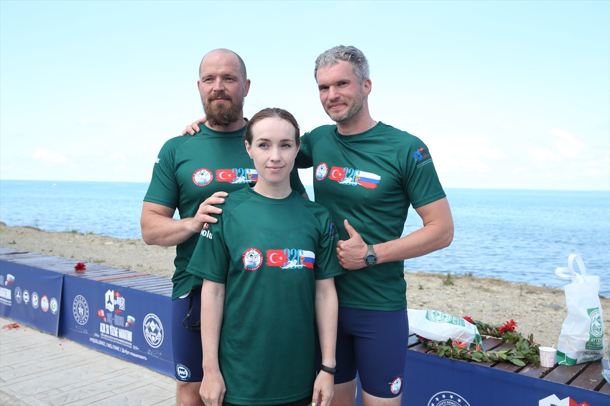 Kulaçlar sağlık çalışanları için Karadeniz'de atıldı