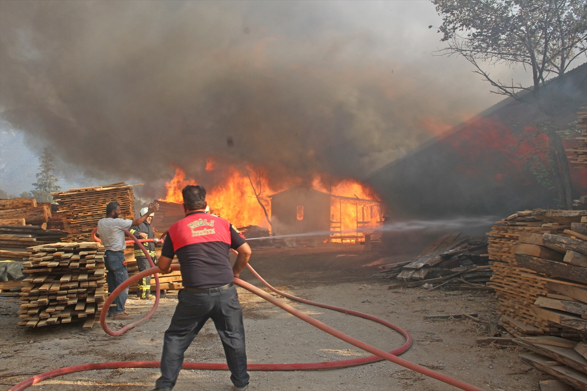 Muğla'da marangoz atölyesinde çıkan yangın söndürüldü