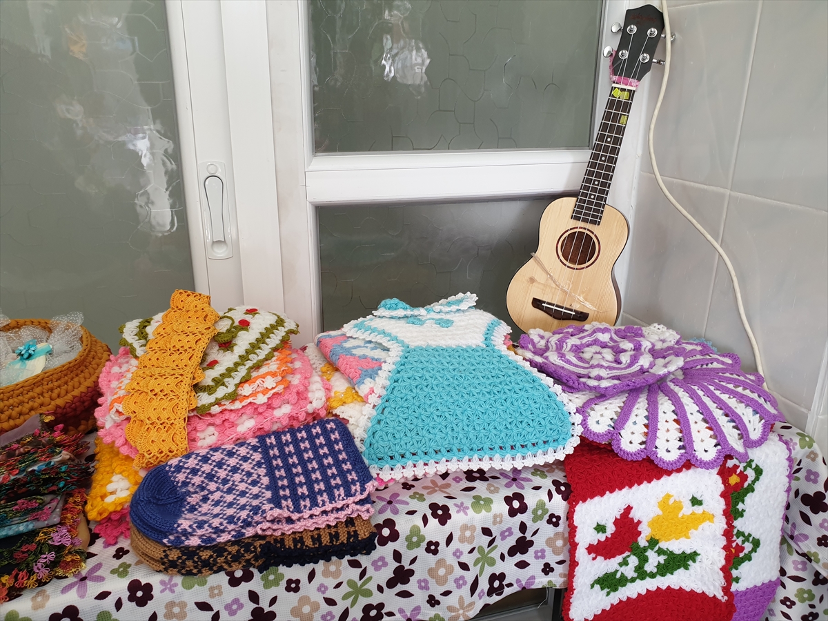 Osmaniye'de evsel atıklar kadınlar tarafından el işi ürünlere dönüştürülüyor