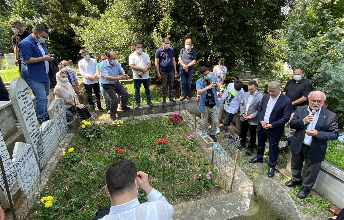 Prof. Dr. Ahmet Yüksel Özemre vefatının 13. yılında kabri başında anıldı