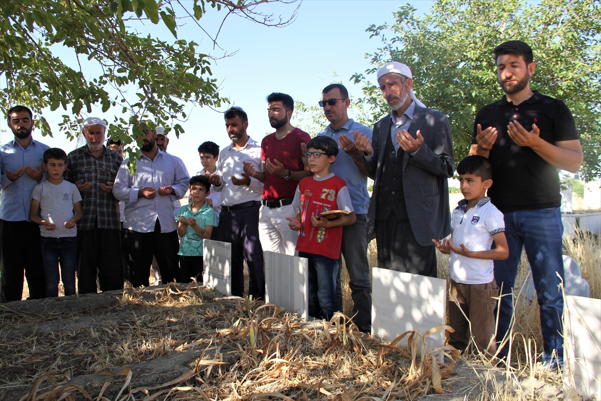 Şırnak'ta PKK'lı teröristlerin katlettiği 4 kişi mezarları başında anıldı