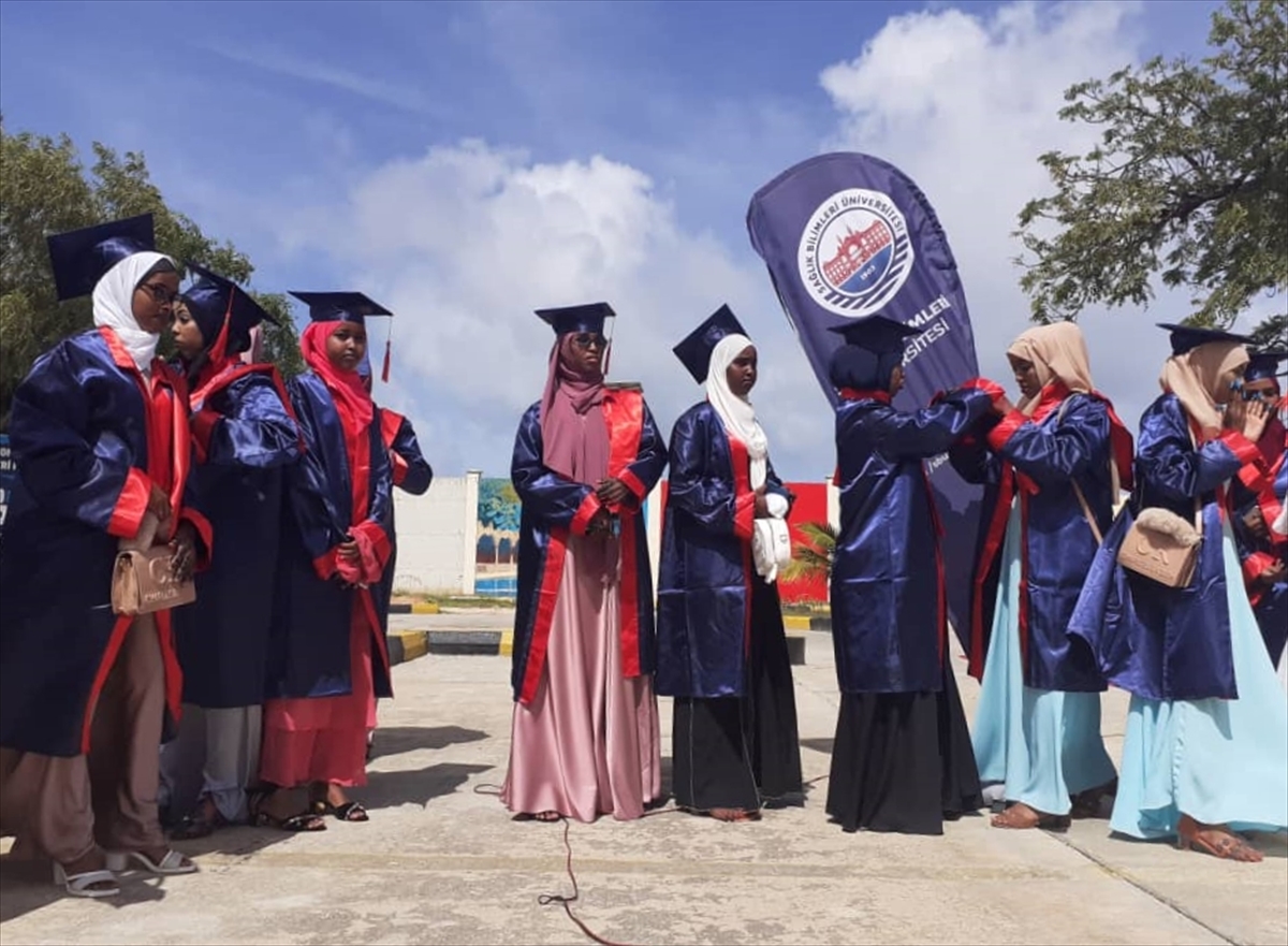 Somali Mogadişu Recep Tayyip Erdoğan Sağlık Hizmetleri Meslek Yüksekokulu 70 mezun verdi