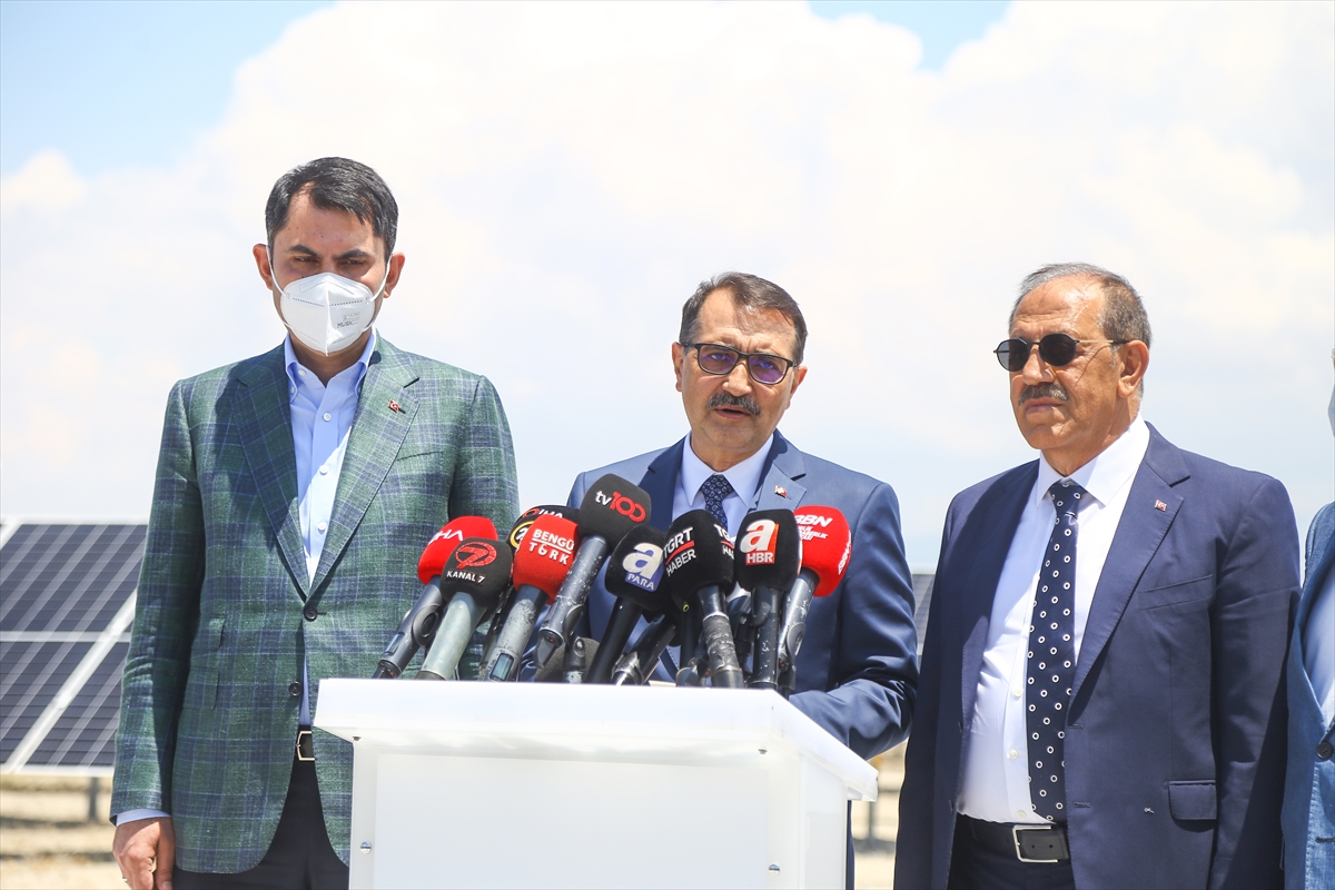 Enerji ve Tabii Kaynaklar Bakanı Fatih Dönmez, Konya'da yenilenebilir enerji yatırımlarını değerlendirdi:
