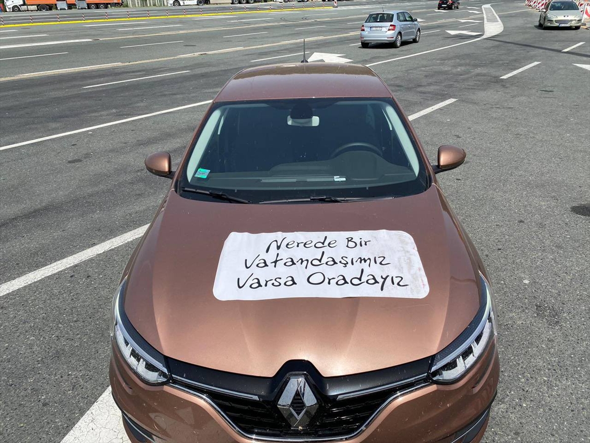 YTB, Avrupa'dan memleket yoluna çıkan Türk vatandaşlarını Sırbistan sınır kapılarında karşılıyor