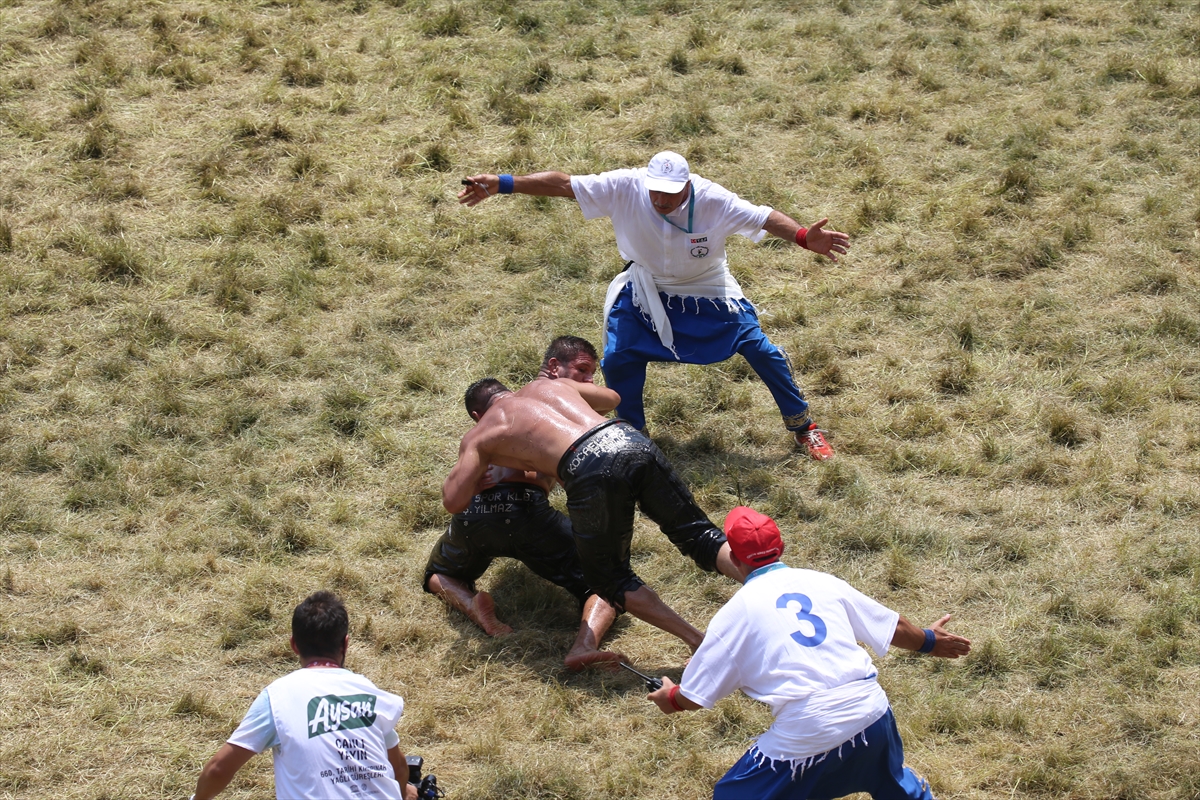 660. Tarihi Kırkpınar Yağlı Güreşleri'nde çeyrek final müsabakaları tamamlandı