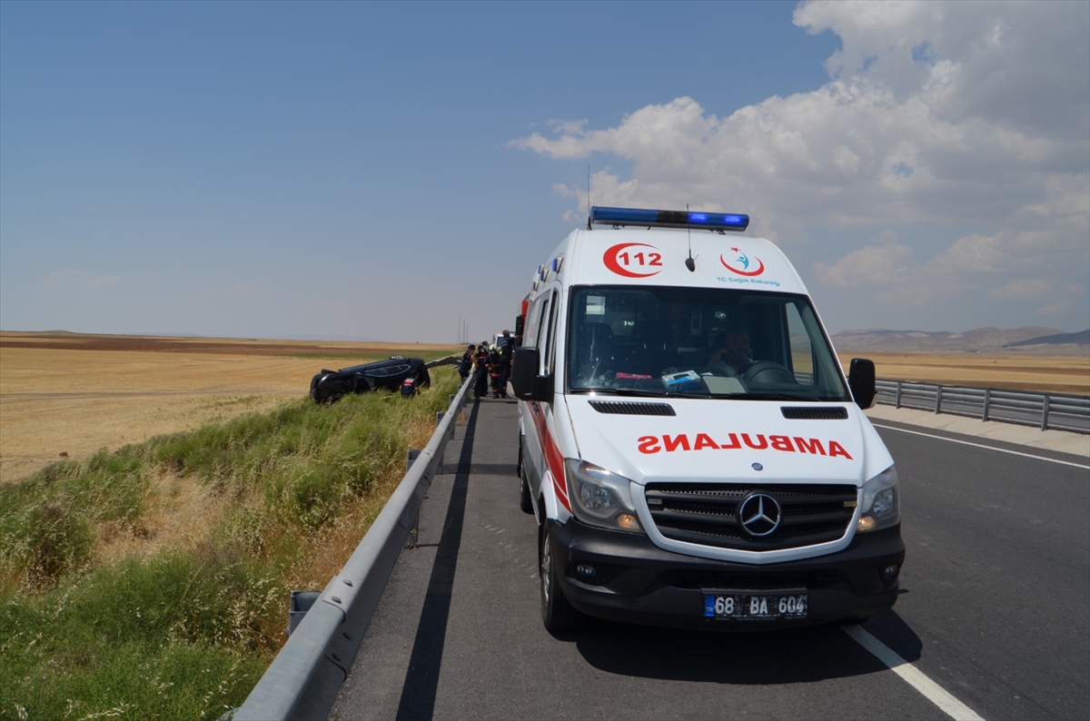 Aksaray'da otomobil bariyerlere saplandı: 2 ölü, 4 yaralı