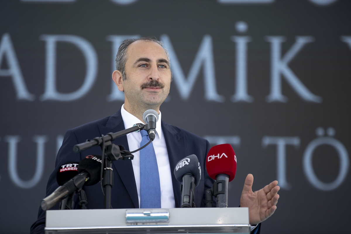 Adalet Bakanı Gül, yıl sonunda 1000 hakim ve savcı alınacağını bildirdi: