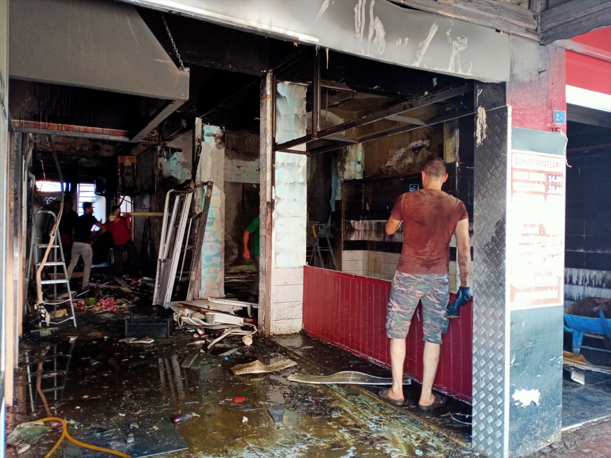 Antalya'da iki iş yerinde çıkan yangın hasara yol açtı