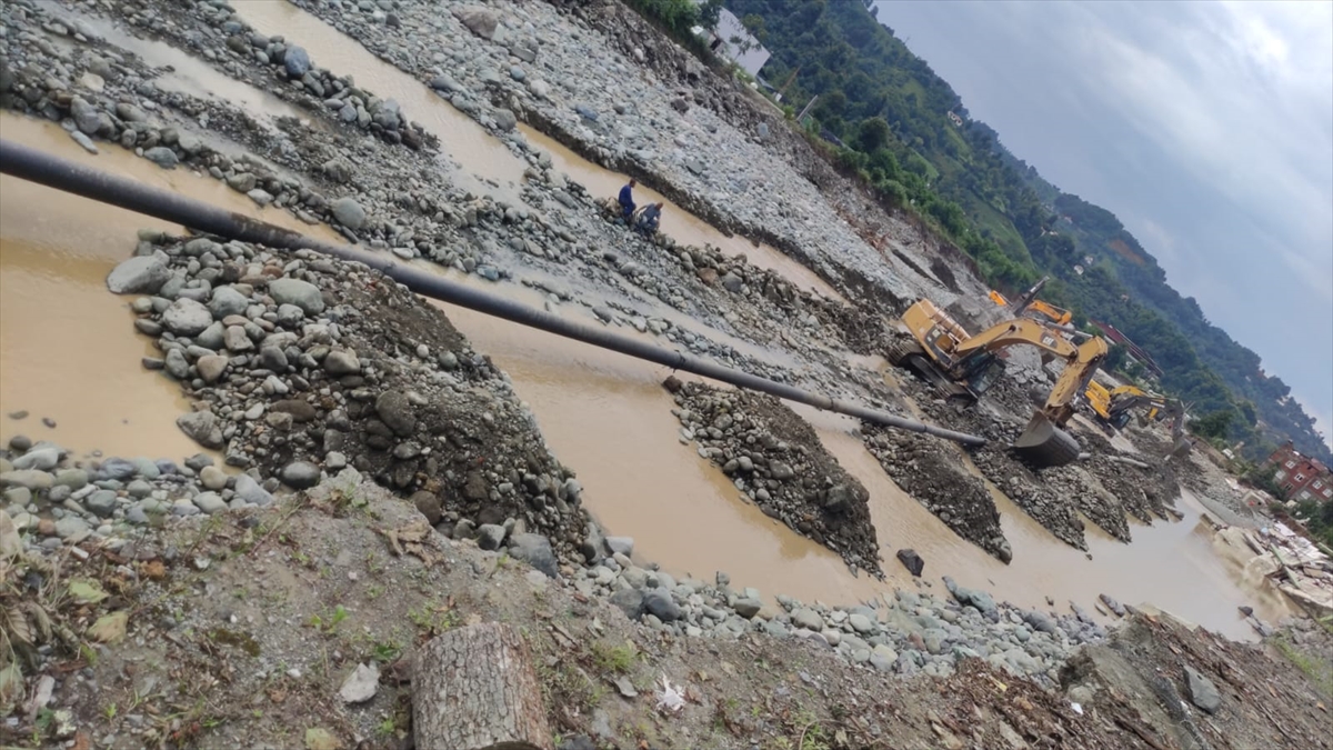 Artvin'in Arhavi ilçesinde arıza giderildi su verilmeye başlandı