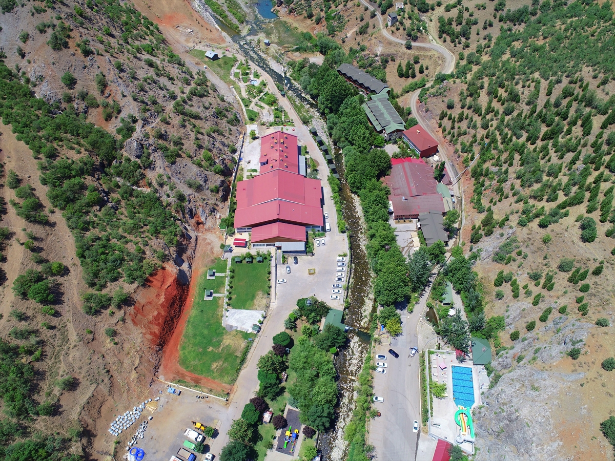 Bingöl Üniversitesi'nin Ilıcalar beldesindeki termal tesisleri yenilenen yüzü ile misafirlerini ağırlıyor