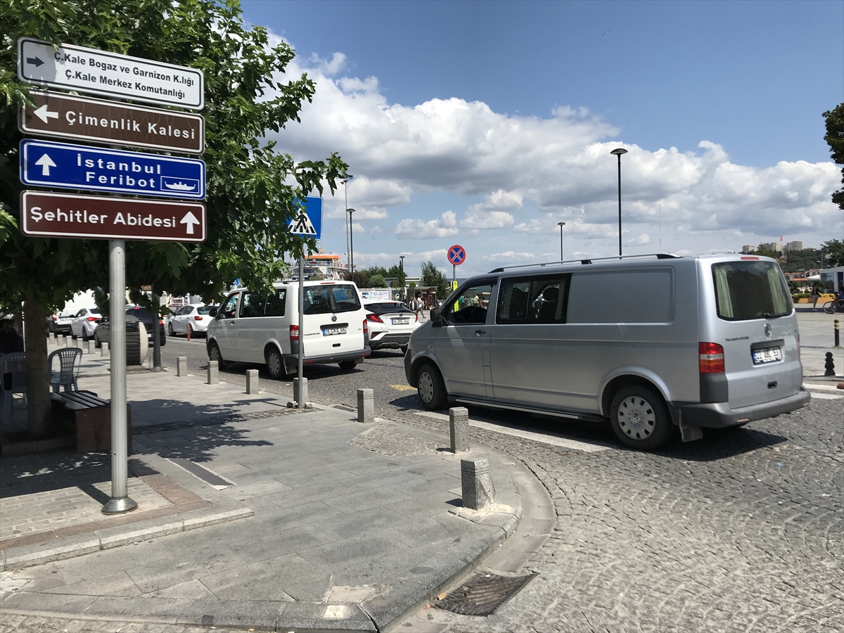 Çanakkale'deki feribot iskelelerinde tatilcilerin dönüş yoğunluğu sürüyor