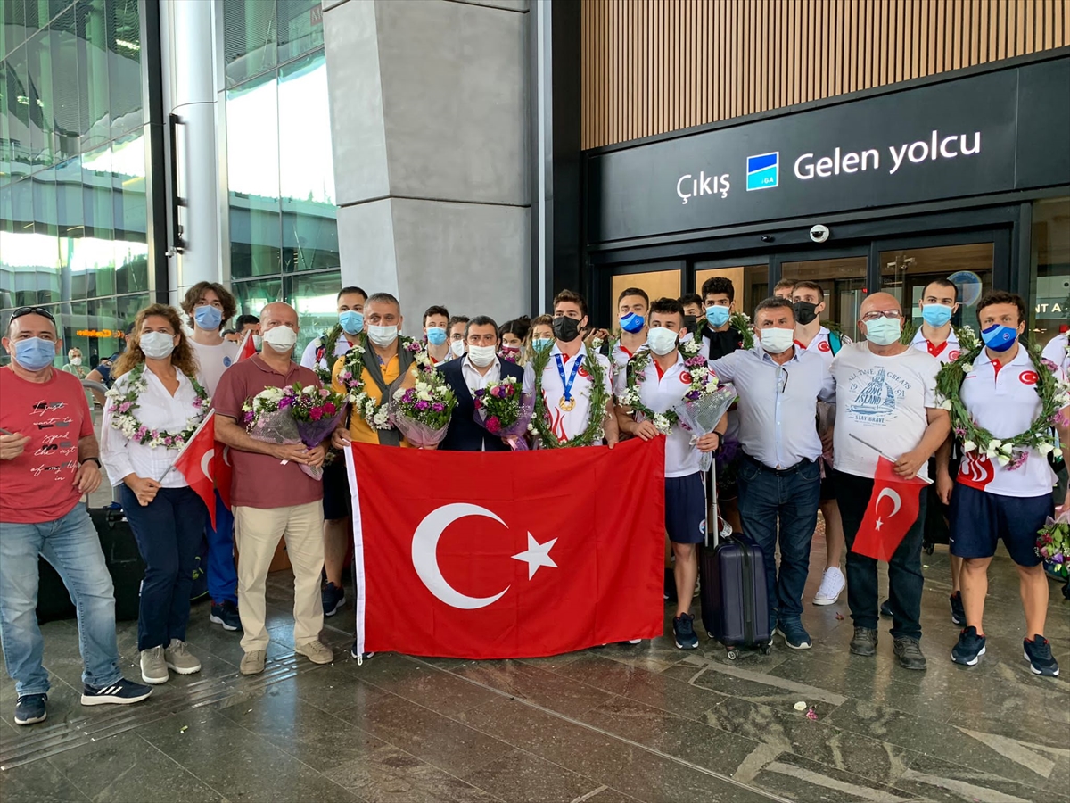 CMAS Paletli Yüzme Büyükler Dünya Şampiyonası'na katılan milli sporcular, yurda döndü