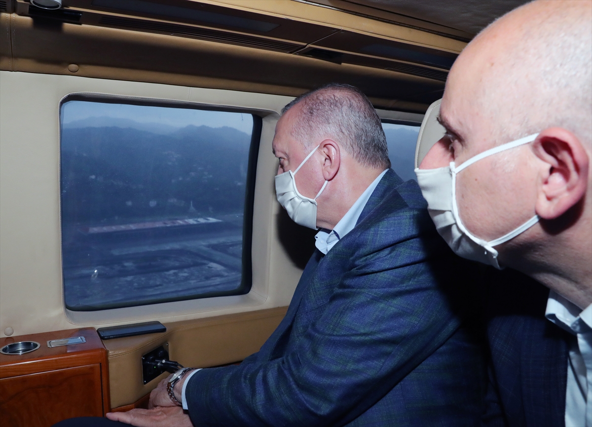 Cumhurbaşkanı Erdoğan, Rize-Artvin Havalimanını havadan inceledi