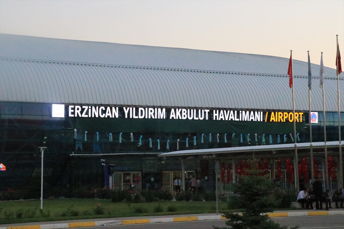 Eski Başbakan ve Meclis Başkanı merhum Yıldırım Akbulut'un ismi Erzincan Havalimanı'na verildi