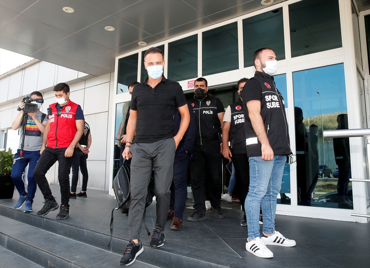 Fenerbahçe'de teknik direktörlüğe getirilen Vitor Pereira, İstanbul'a geldi