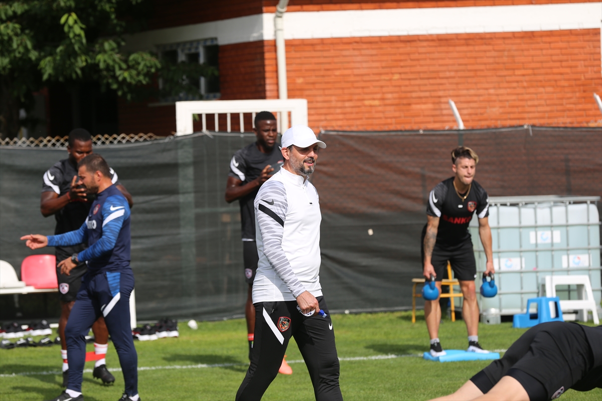 Gaziantep Teknik Direktörü Erol Bulut, 5-6 transfer daha yapacaklarını belirtti: