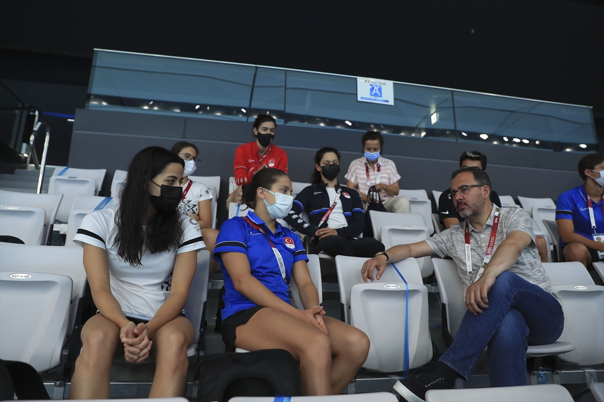 Gençlik ve Spor Bakanı Kasapoğlu, milli yüzücülerle bir araya geldi