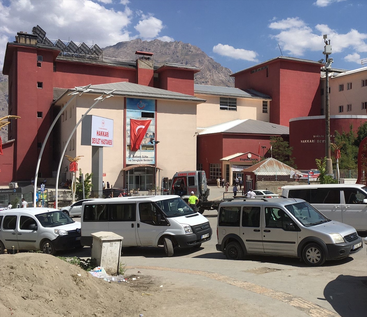 GÜNCELLEME – Hakkari'de polis memurunun silahla vurduğu Emniyet Müdür Yardımcısı Hasan Cevher şehit oldu