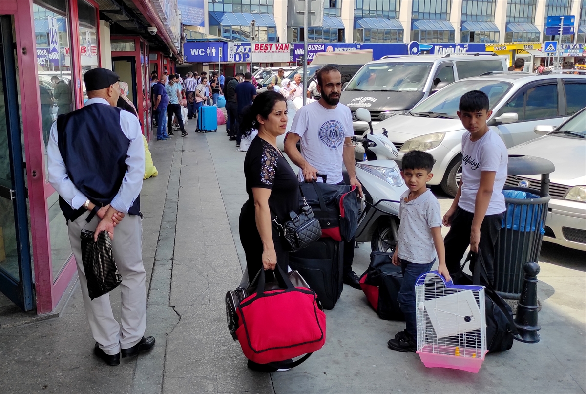 İstanbul'da bayram tatilinden dönüş yoğunluğu yaşanıyor