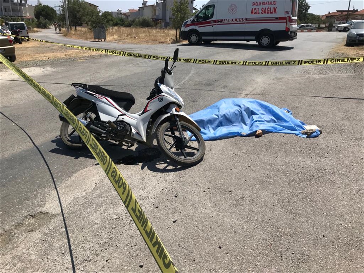İzmir'de motosikletiyle seyir halindeyken silahlı saldırıya uğrayan kadın, hayatını kaybetti