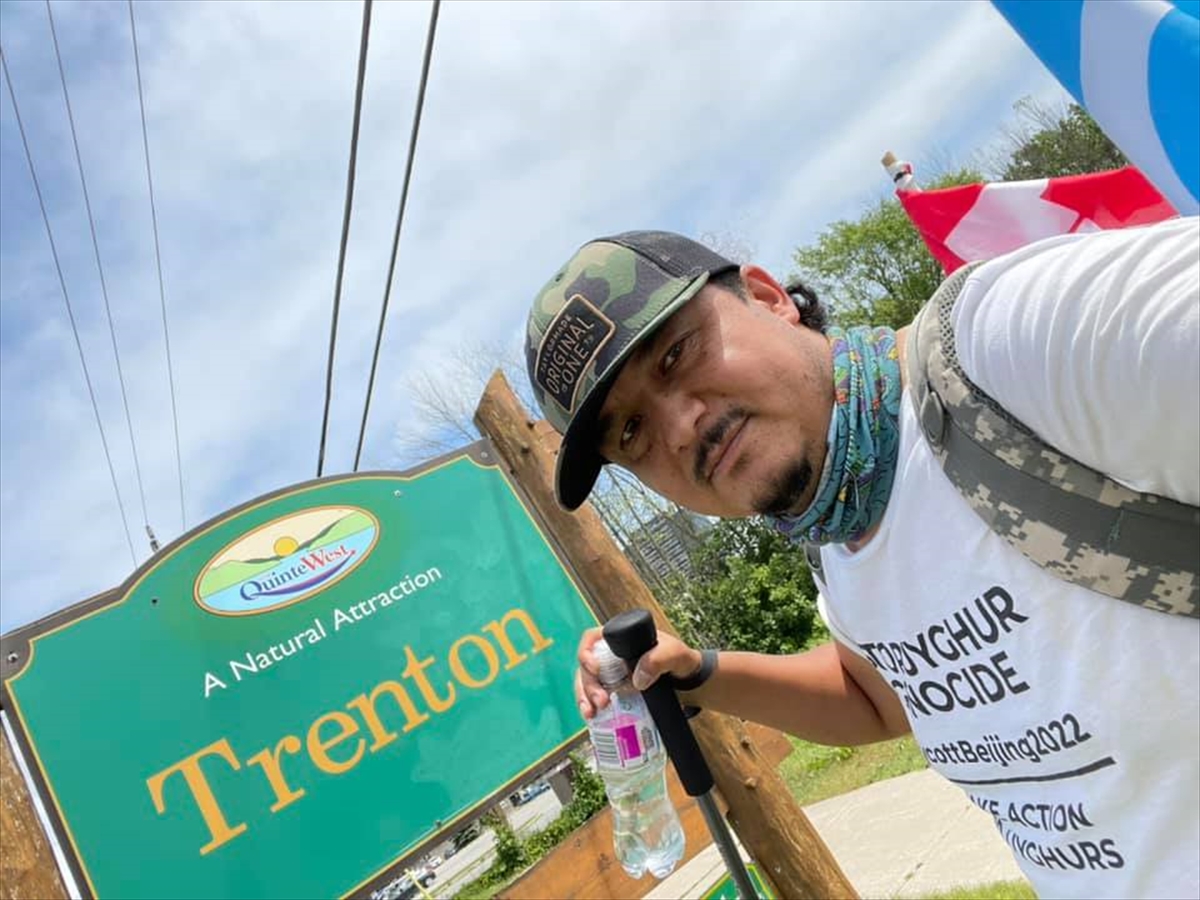 Kanada'da yaşayan Uygur Türkü Bilal Malik, milletinin özgürlüğü için 380 kilometre yürüdü