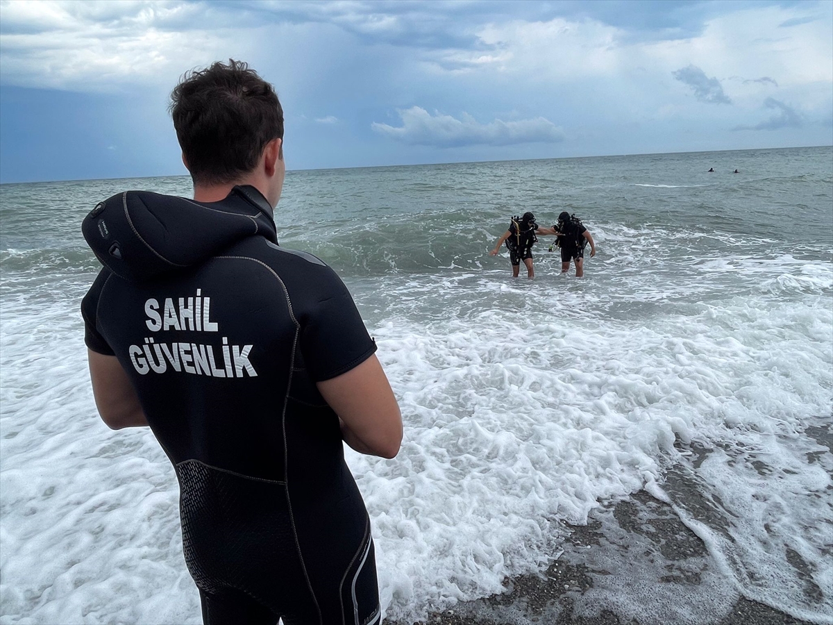Kastamonu'da denizde kaybolan genci arama çalışmalarına ara verildi