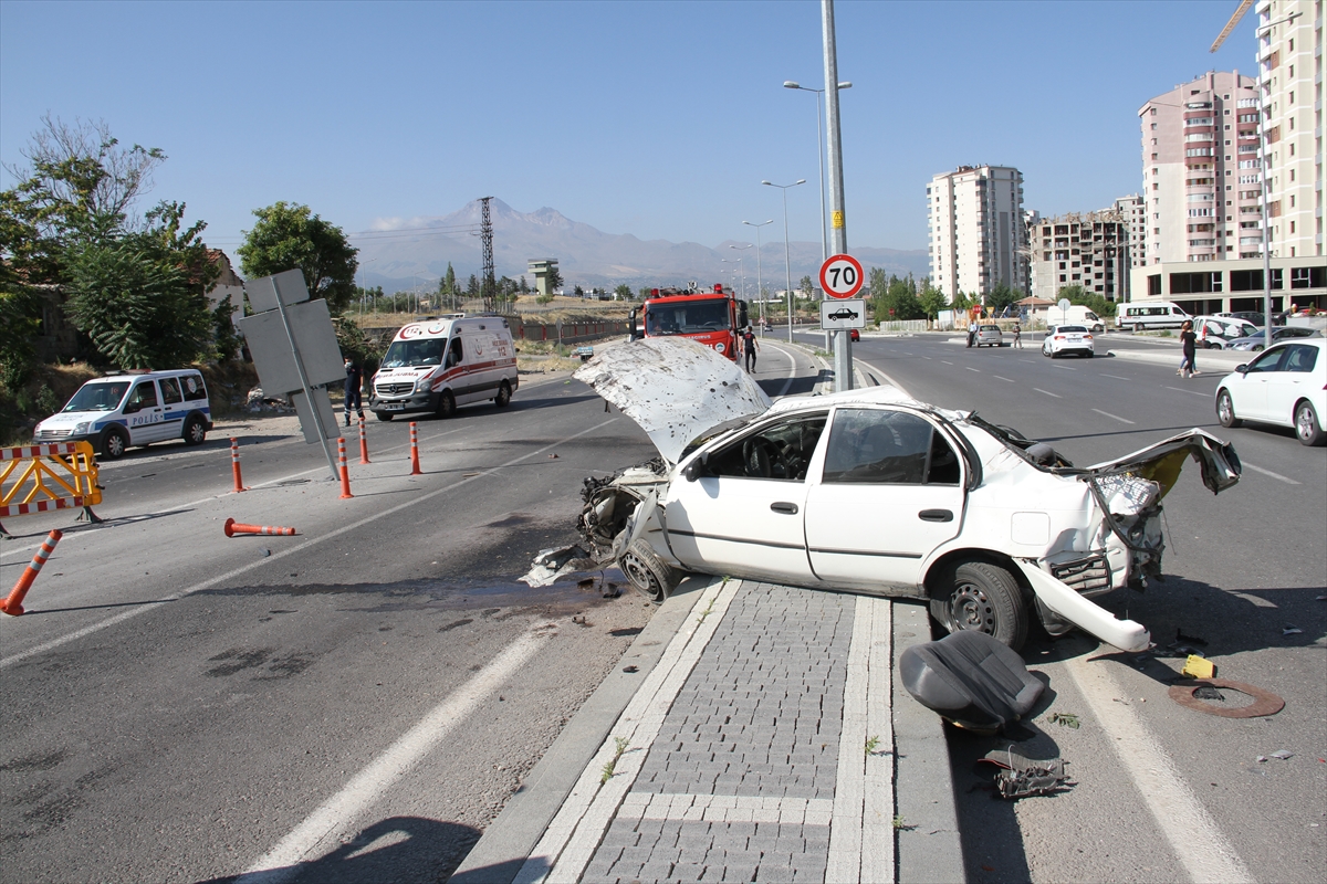 Kayseri'de evinin bahçesinde uyuyan çocuk otomobilin altında kalmaktan şans eseri kurtuldu