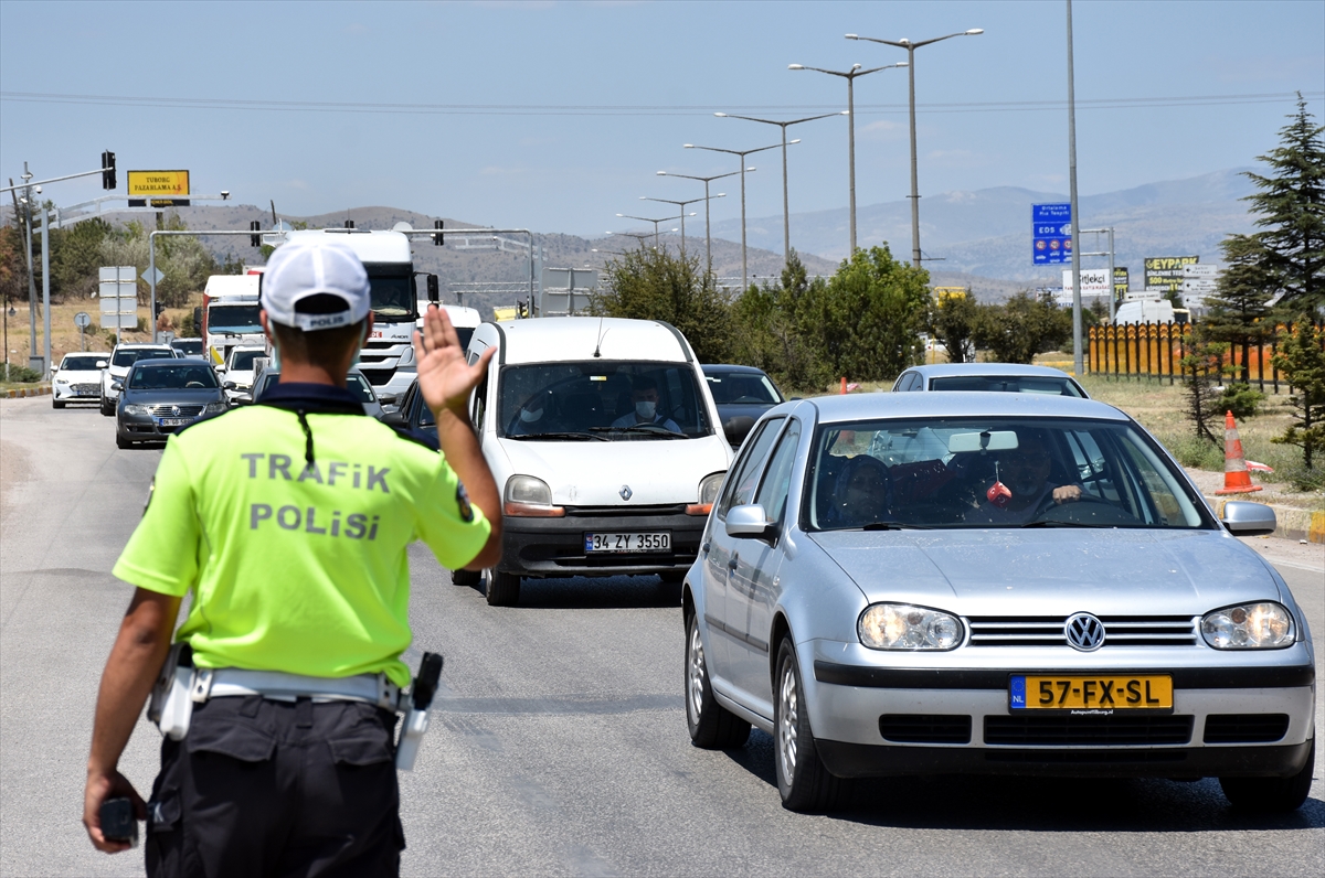 “Kilit kavşak” Kırıkkale'de bayram öncesi trafik yoğunluğu arttı