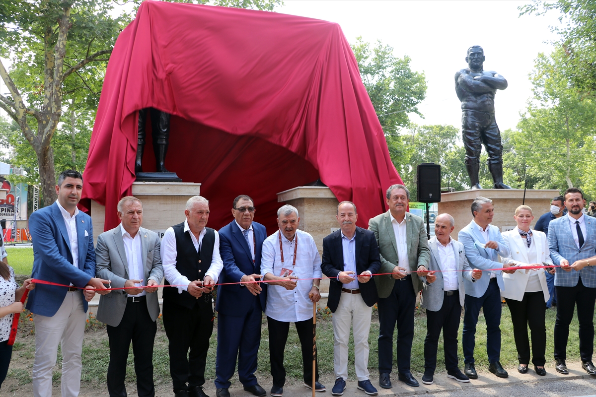 Kırkpınar'ın “Ebedi altın kemer” sahibi pehlivanlarından Aydın Demir ve Hüseyin Çokal'ın heykelleri dikildi