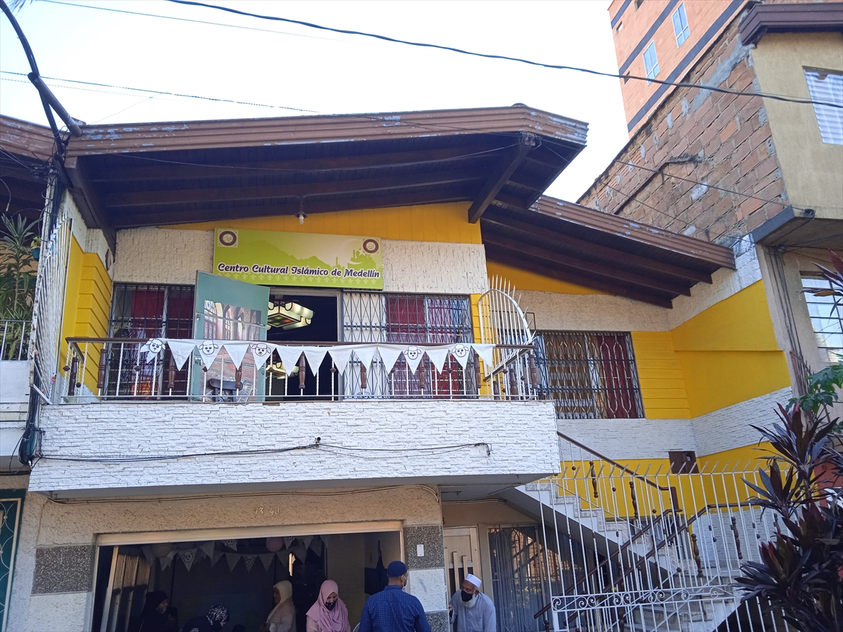 Kolombiya'da bayram namazı kılındı