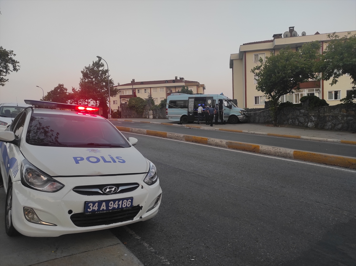 Pendik'te silahlı saldırıya uğrayan minibüs şoförü hayatını kaybetti