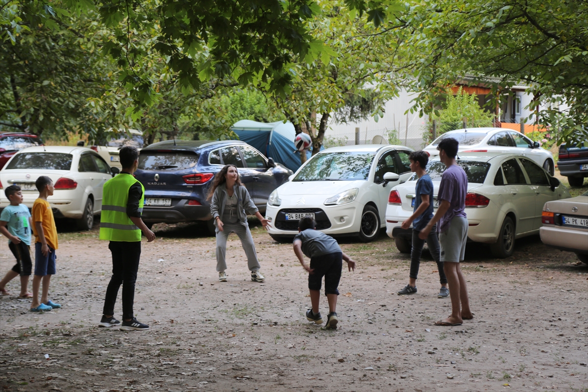 Sakarya'daki Maden Deresi ve Şelalesi bayramda ziyaretçi akınına uğradı