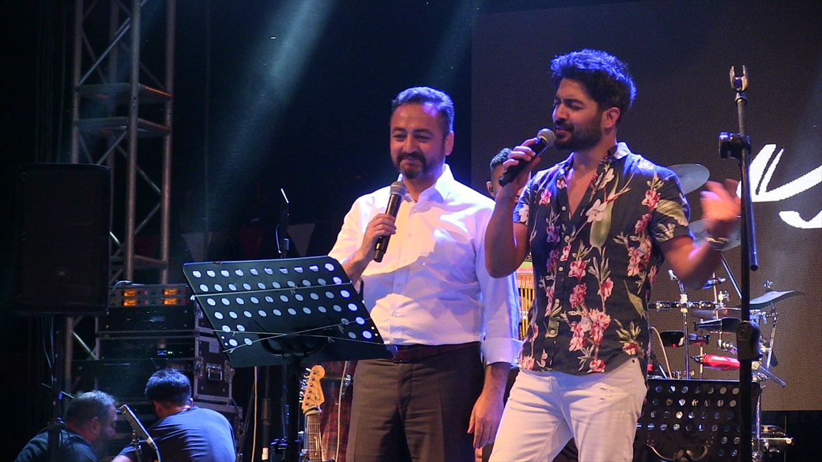 Sanatçı Yusuf Güney Elbistan Festivali'nde sahne aldı