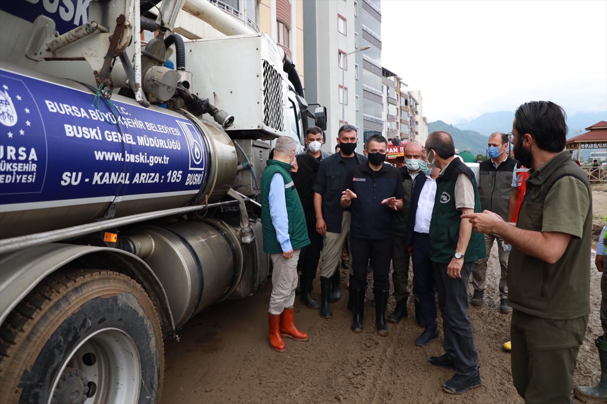 Tarım ve Orman Bakanı Pakdemirli, Artvin'de selden etkilenen alanları inceledi: