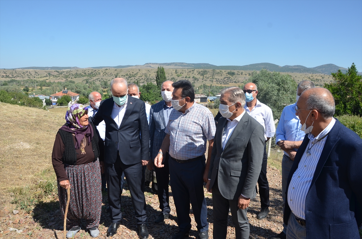 Türk-İş heyeti, 15 Temmuz şehidi Ömer Takdemir'i kabri başında andı