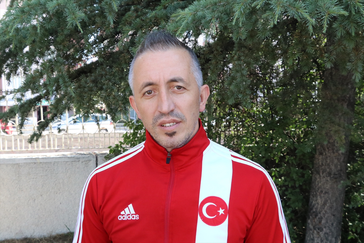 Yıldız Kadın Boks Milli Takımı madalyalarını şehitlere adadı