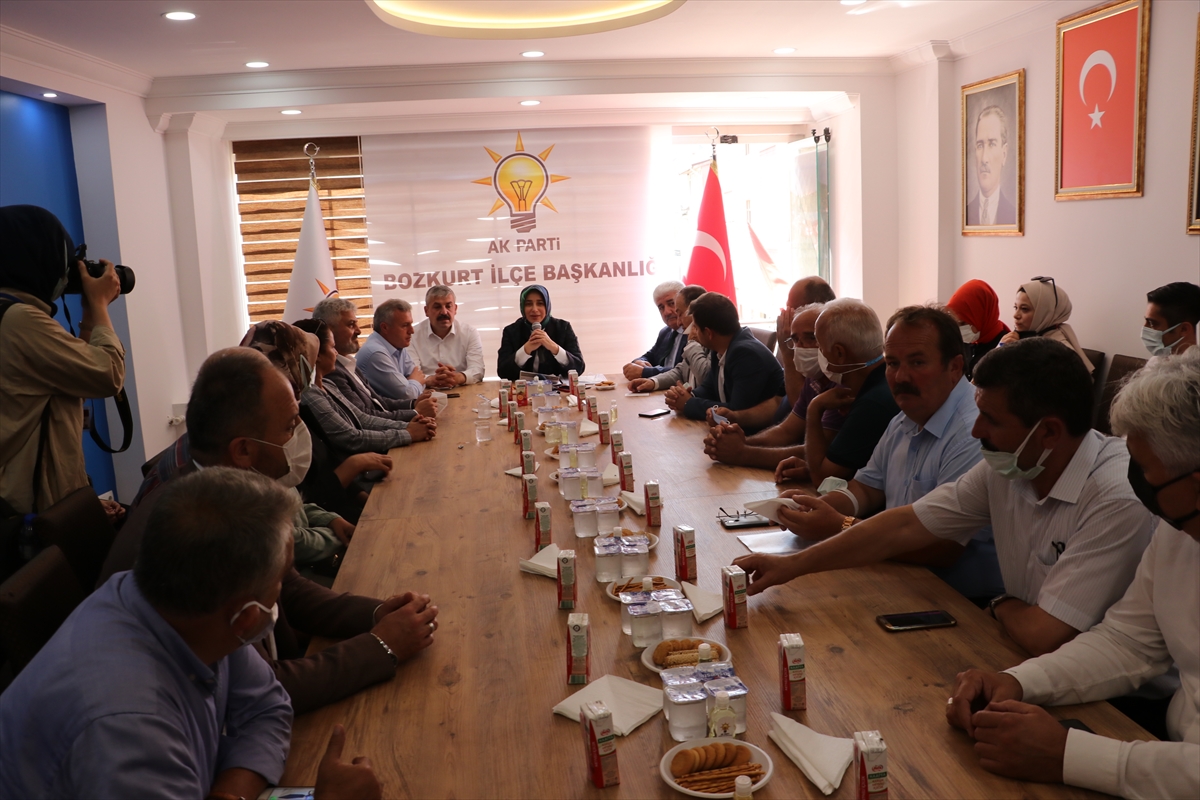 AK Parti Genel Başkan Yardımcısı Zengin, Bozkurt'ta esnaf ve vatandaşı ziyarete etti:
