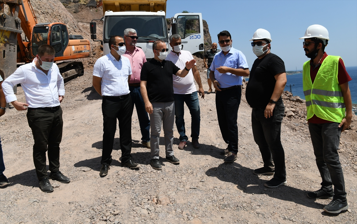 AK Parti'li Bülent Turan Assos'ta devam eden kaya ıslahı çalışmalarını inceledi