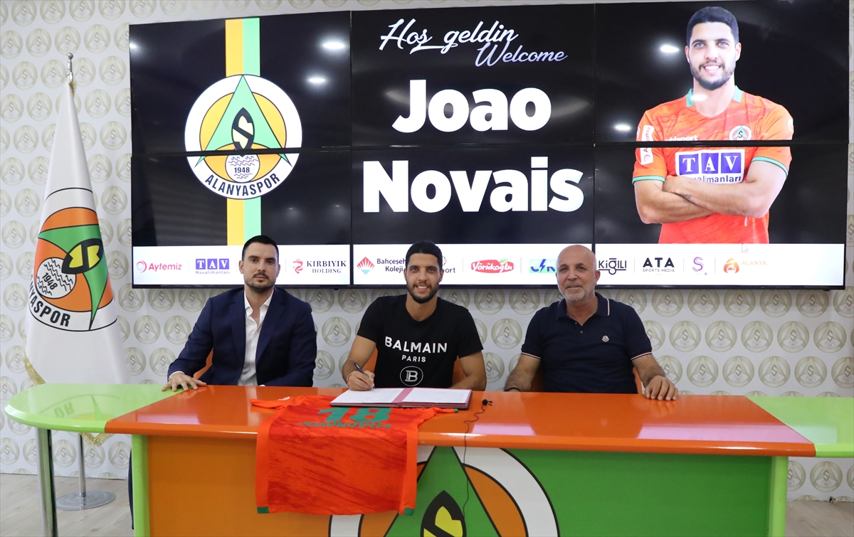 Alanyaspor, Braga'dan Joao Novais'i renklerine bağladı