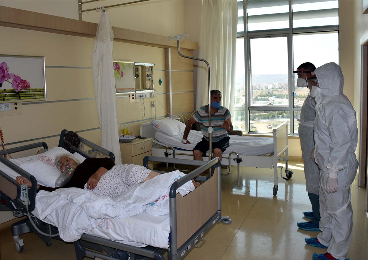 Aşı yaptırmayan Kovid-19 hastaları pişmanlıklarını anlattı